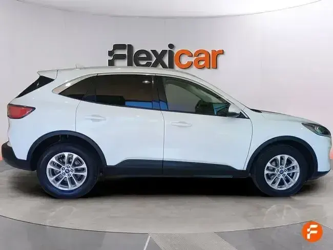 Usado Ford Kuga Titanium 150 CV (110 kW) 2023 Blanco SUV