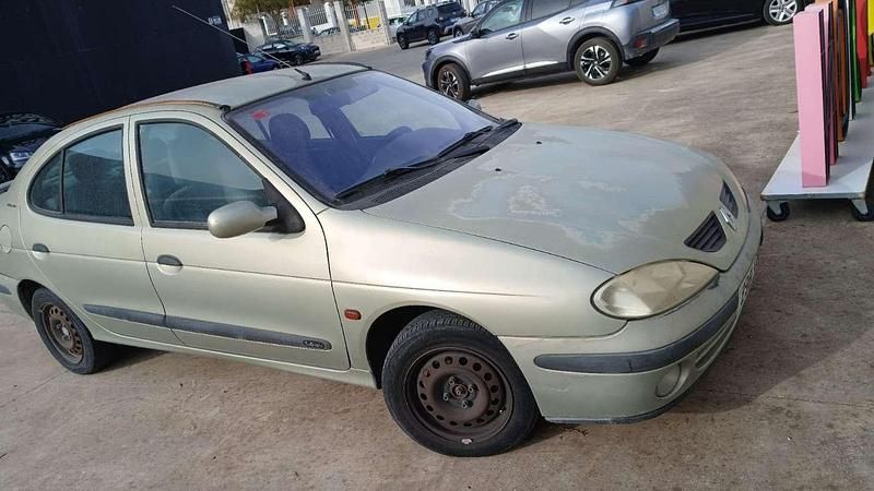 Usado Renault Mégane II Authentique 95 CV (69 kW) 2002 Amarillo Utilitario