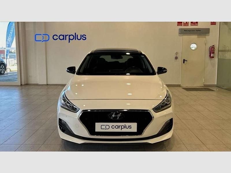 Usado Hyundai i30 140 CV (102 kW) 2018 Blanco Familiar