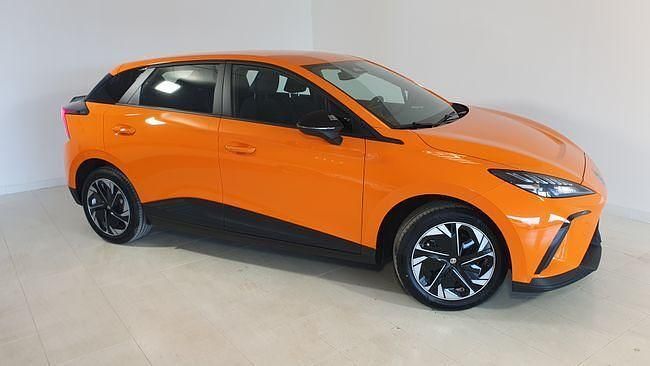 Nuevo MG MG5 EV 125 kW (170 CV) 2026 Naranja Familiar