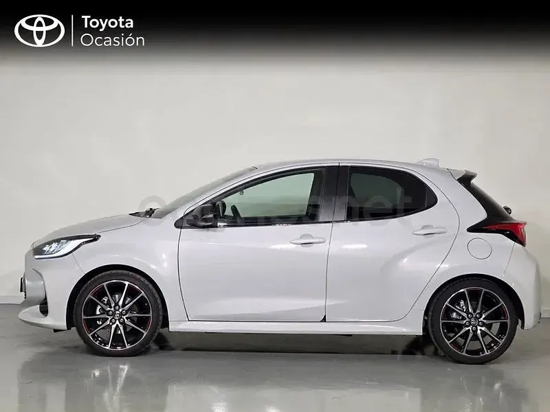 Usado Toyota Yaris Hybrid Sport 116 CV (85 kW) 2022 Beige Berlina