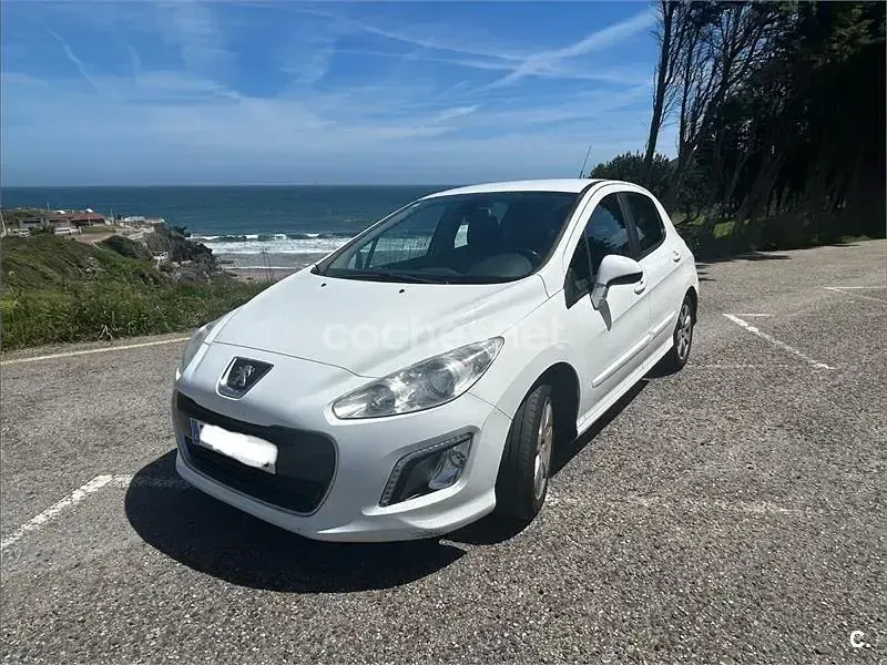 Usado Peugeot 308 Active 92 CV (67 kW) 2013 Blanco Berlina