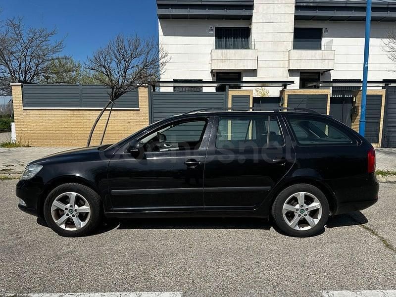 Usado Skoda Octavia Ambition 105 CV (77 kW) 2013 Negro Familiar