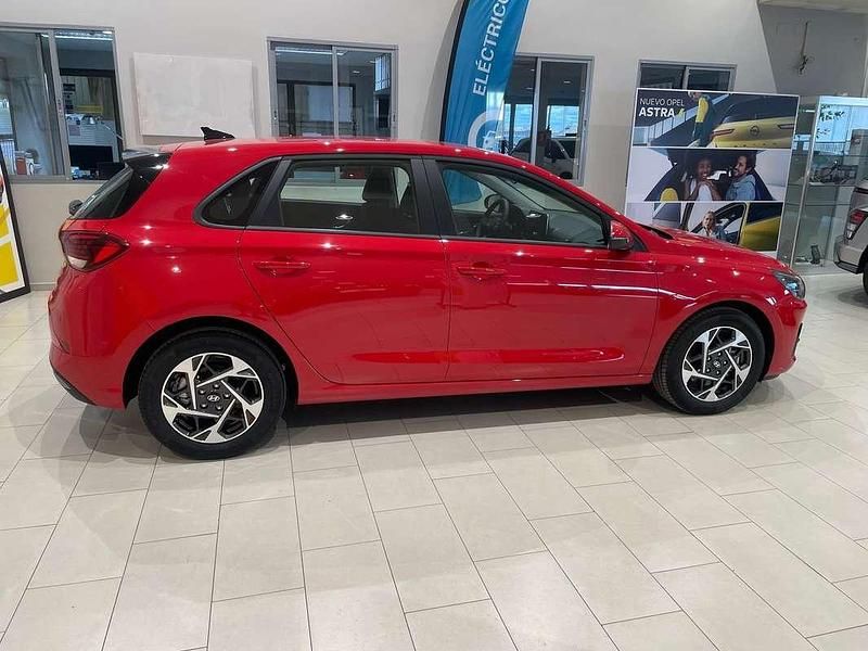 Usado Hyundai i30 97 CV (71 kW) 2024 Rojo Utilitario