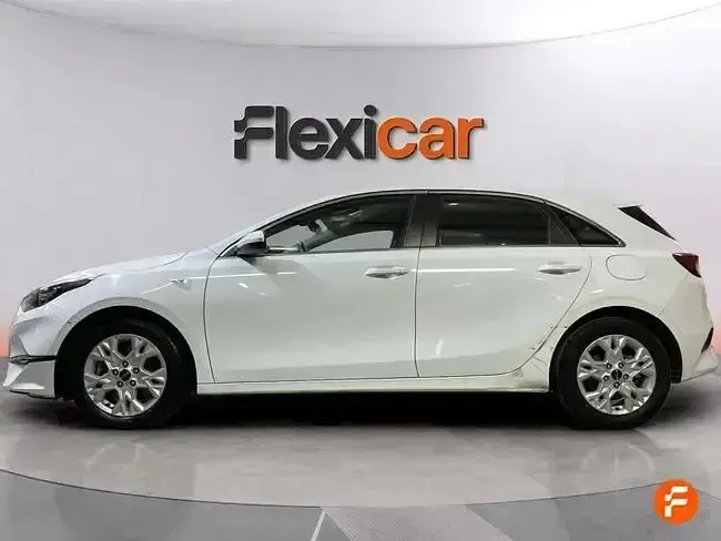 Usado Kia Ceed 136 CV (100 kW) 2023 Blanco Utilitario