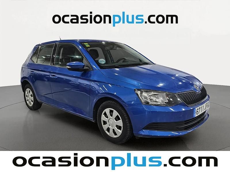 Usado Skoda Fabia Active 60 CV (44 kW) 2015 Azul Utilitario