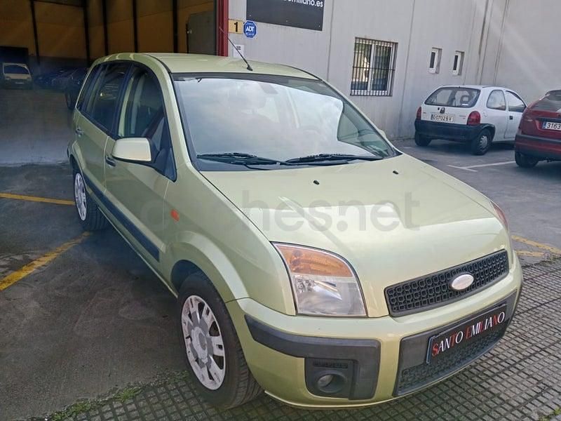 Usado Ford Fusion Trend 80 CV (58 kW) 2006 Beige Utilitario