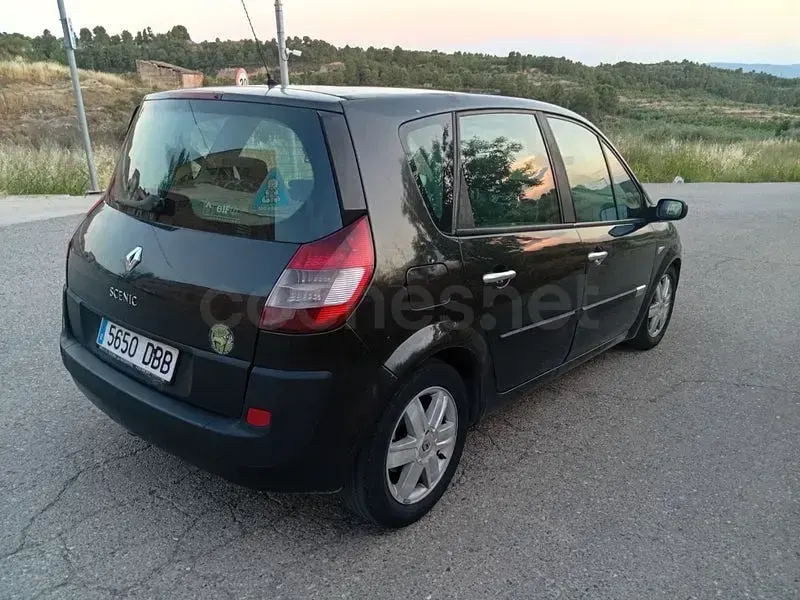 Usado Renault Grand Scénic Dynamique 120 CV (88 kW) 2005 Negro Monovolumen