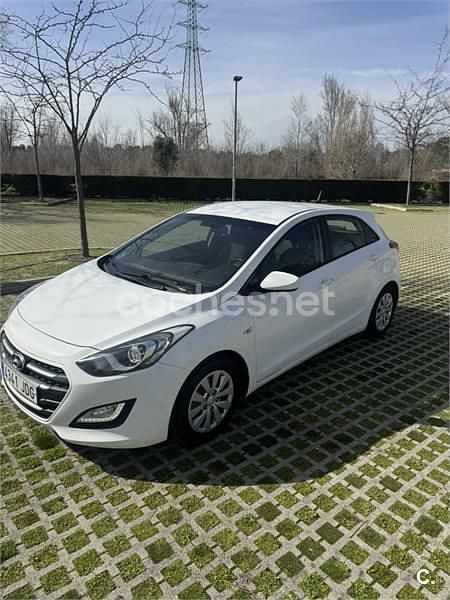 Usado Hyundai i30 Base 100 CV (73 kW) 2015 Blanco Berlina