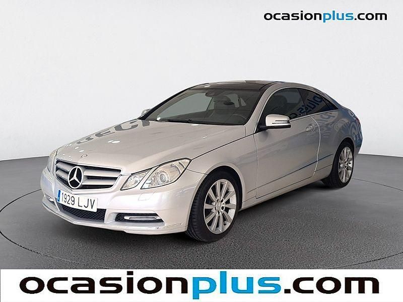 Gris plata Usado 2012 Mercedes E220 Avantgarde Coupe | 12.500 € (Un poco caro) - Imagen 1/4