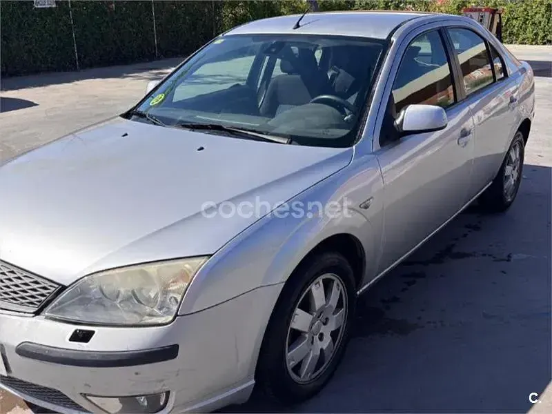 Usado Ford Mondeo Ghia 130 CV (95 kW) 2007 Gris / plata Berlina