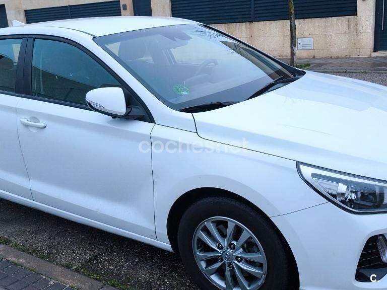 Usado Hyundai i30 95 CV (69 kW) 2018 Blanco Berlina
