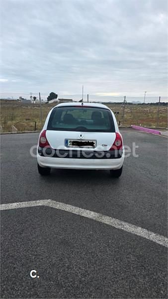 Usado Renault Clio II Expression 80 CV (58 kW) 2003 Blanco Berlina