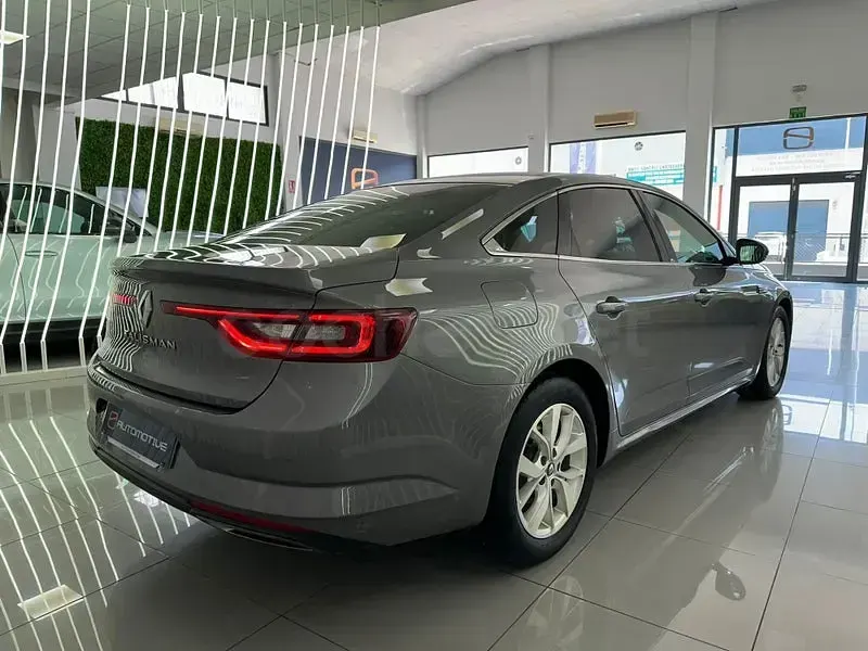 Usado Renault Talisman LIMITED 120 CV (88 kW) 2020 Gris / plata Berlina
