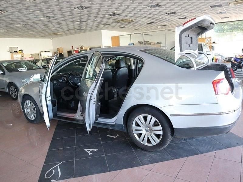 Begagnad VW Passat Edition 140 HK (102 kW) 2010 Grå Sedan