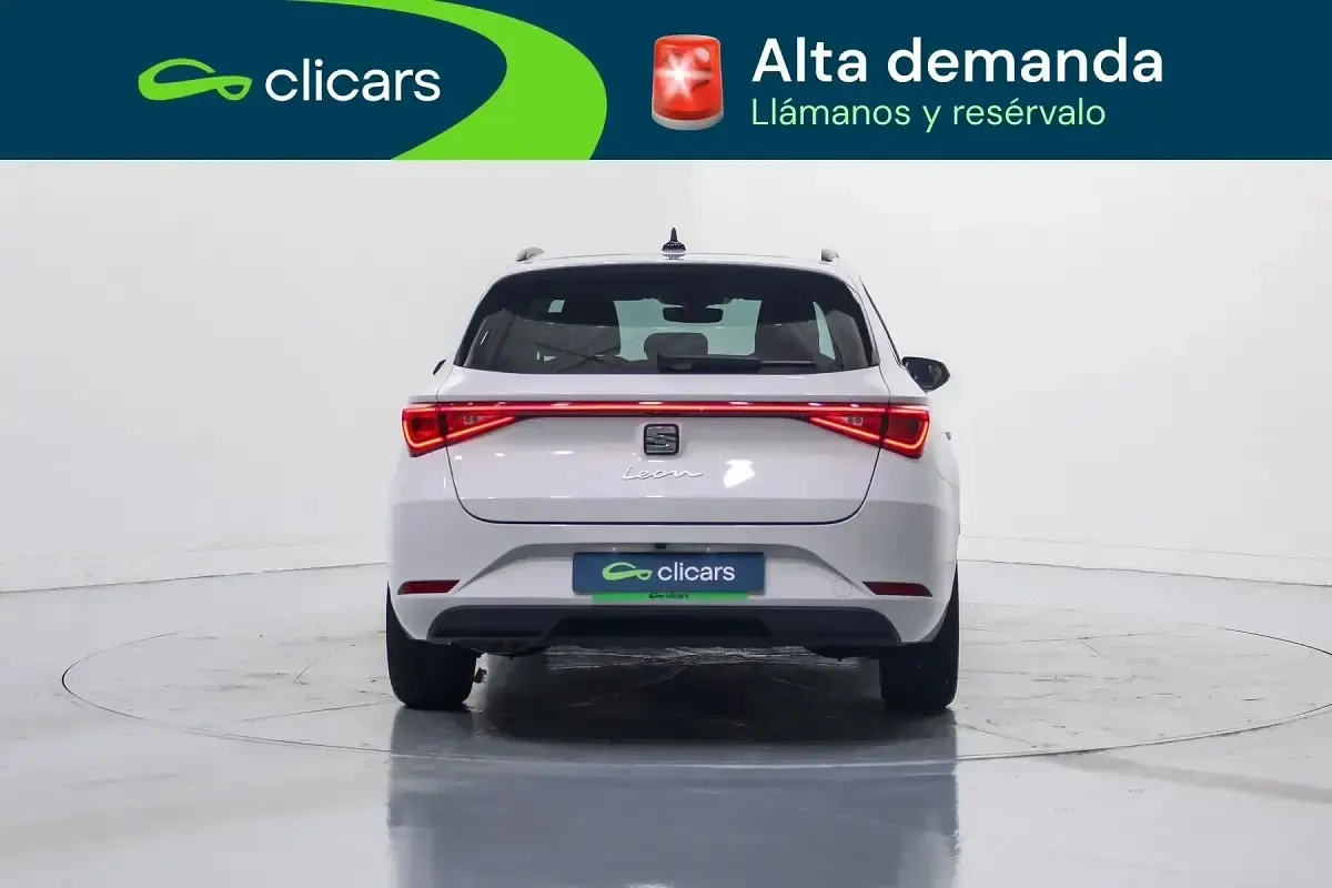 Usado Seat Leon Style 115 CV (84 kW) 2021 Blanco Familiar