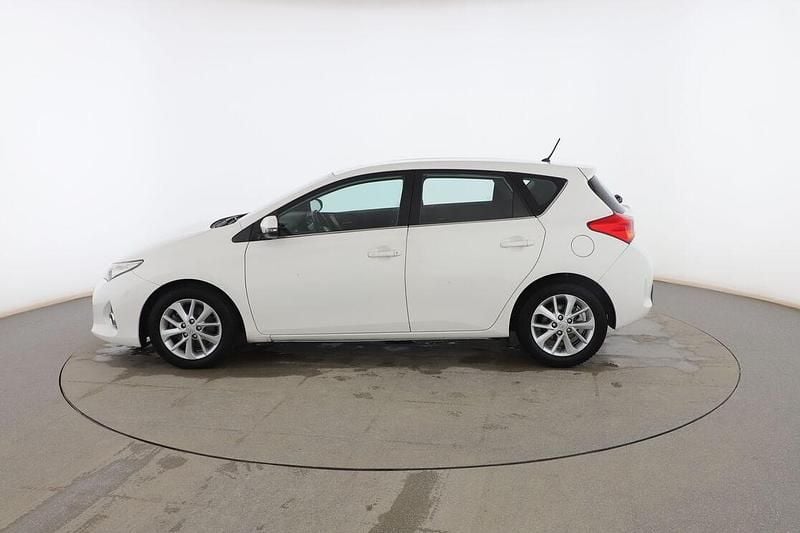 Usado Toyota Auris Active 125 CV (91 kW) 2015 Blanco Berlina