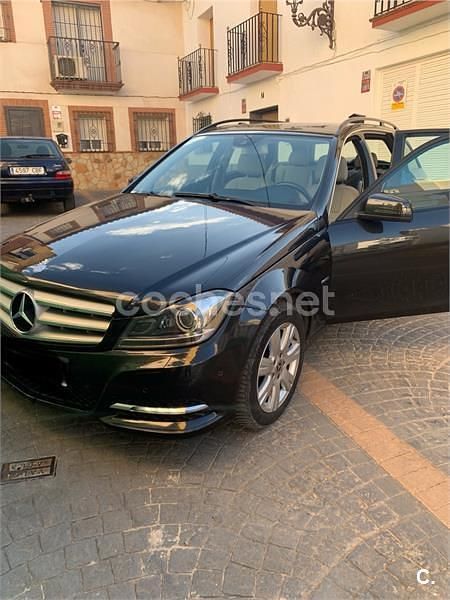 Usado Mercedes C220 170 CV (125 kW) 2012 Negro Familiar