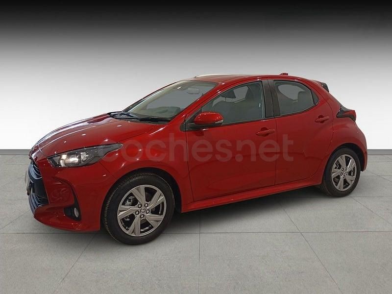Usado Toyota Yaris Hybrid Active 116 CV (85 kW) 2025 Rojo Berlina