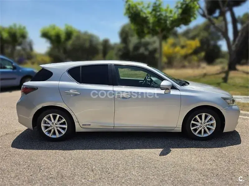 Usado Lexus CT200h 136 CV (100 kW) 2012 Gris / plata Berlina