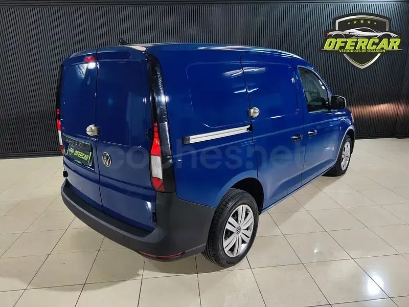 Usado VW Caddy 102 CV (75 kW) 2022 Azul Monovolumen