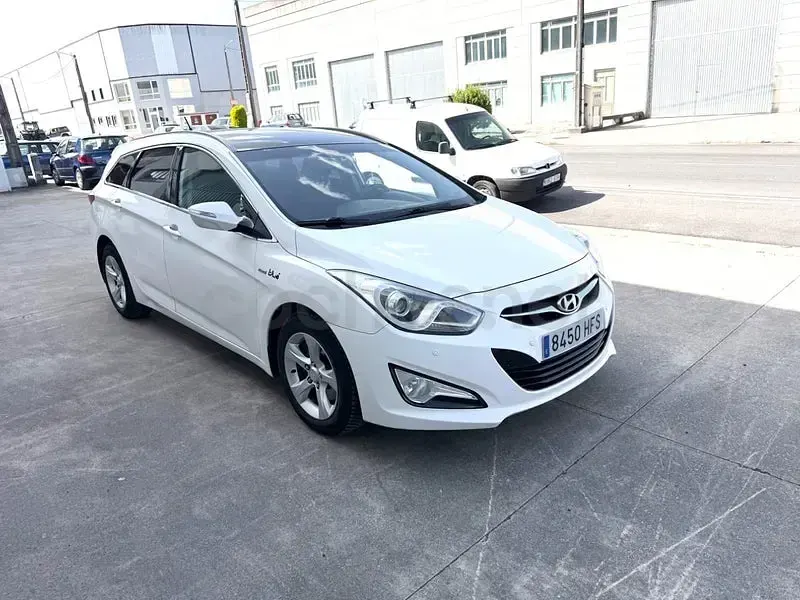 Usado Hyundai i40 136 CV (100 kW) 2012 Blanco Familiar