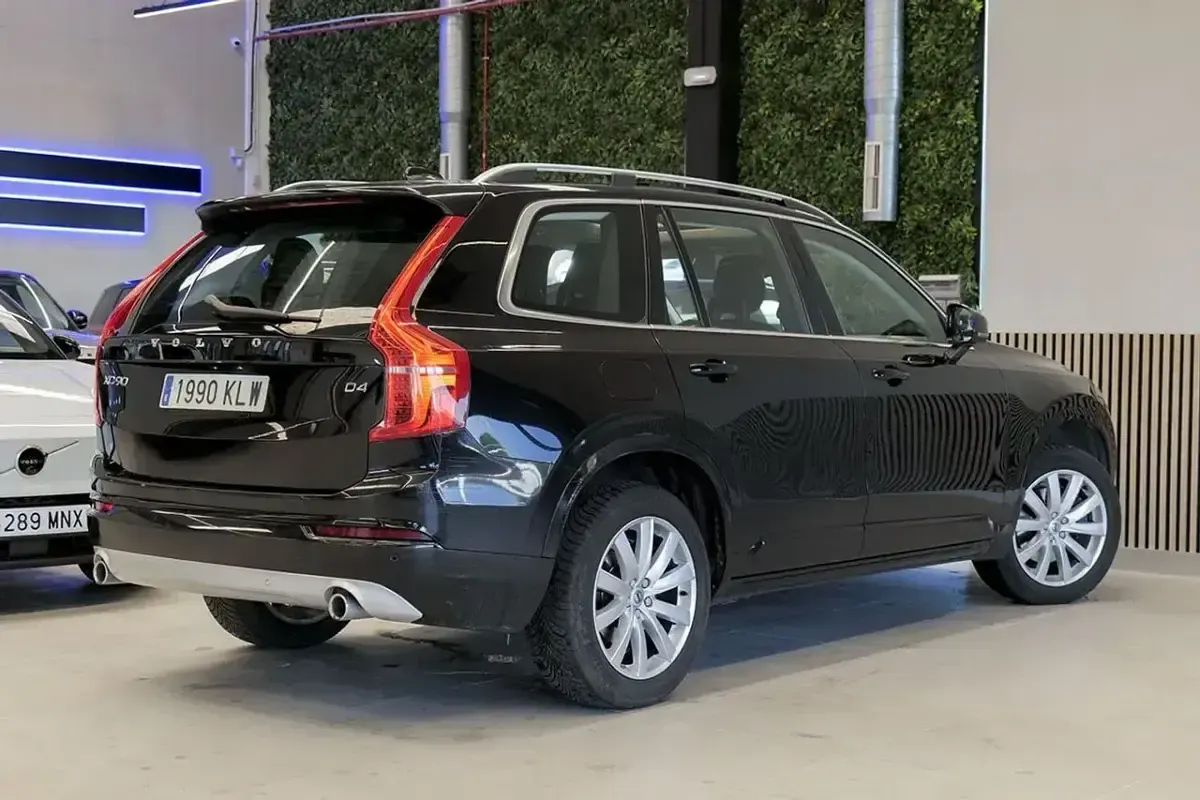 Begagnad Volvo XC90 Momentum 235 HK (172 kW) 2018 Svart SUV