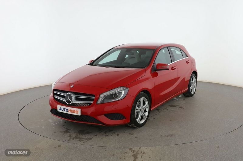 Rojo Usado 2013 Mercedes A180 Urban Berlina | 13.999 € (Super precio) - Imagen 1/3