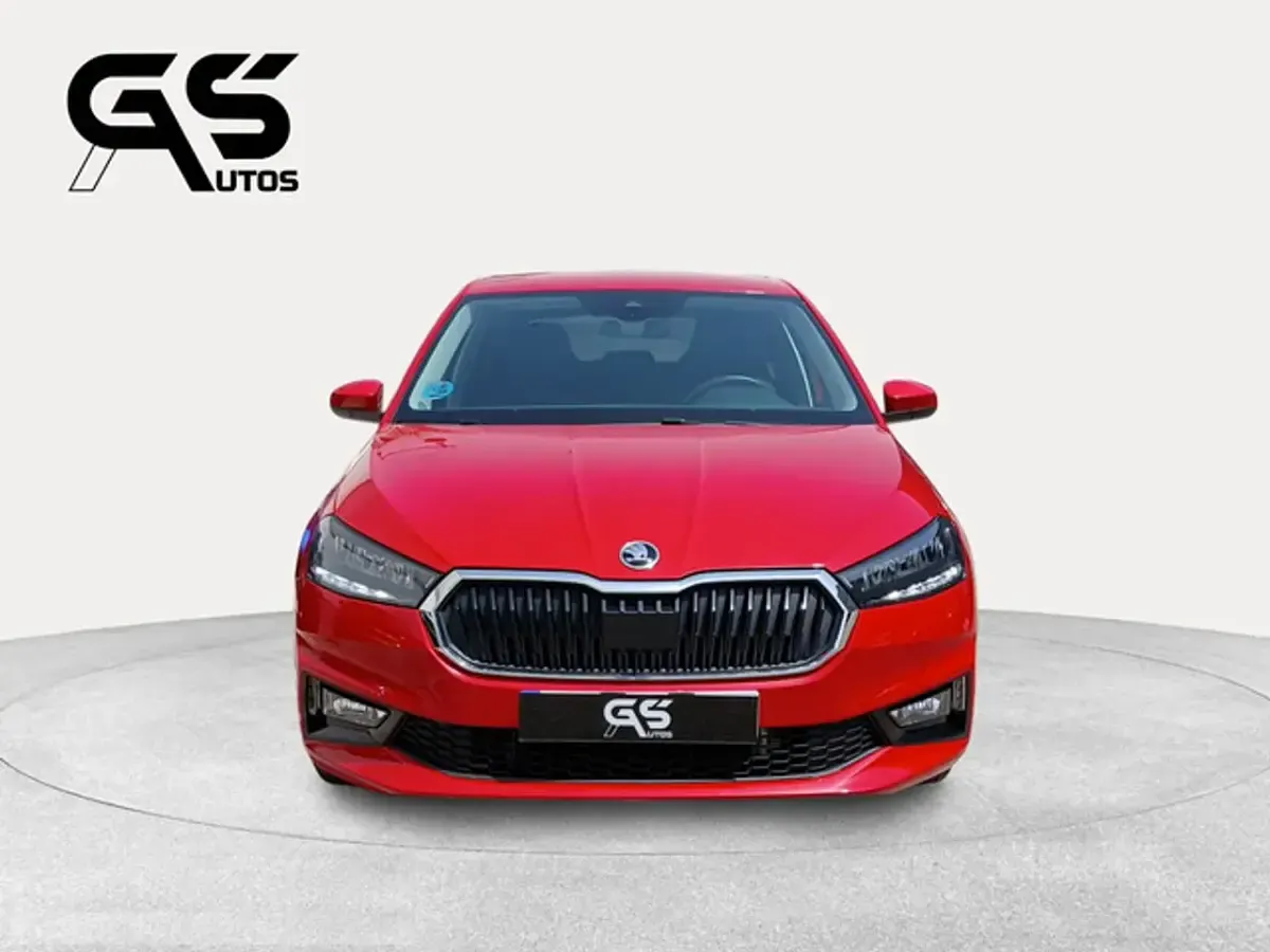 Usado Skoda Fabia Selection 115 CV (84 kW) 2025 Rojo Utilitario