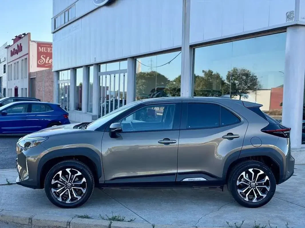 Usado Toyota Yaris Cross Active 116 CV (85 kW) 2022 Burdeos SUV