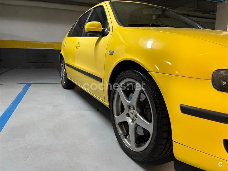 Amarillo Usado 2000 Seat Leon Sport Utilitario | 3000 € (Super precio) - Imagen 1/3