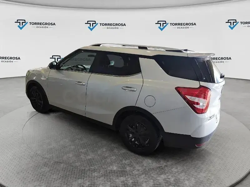 Usado SsangYong XLV 128 CV (94 kW) 2018 Gris / plata SUV