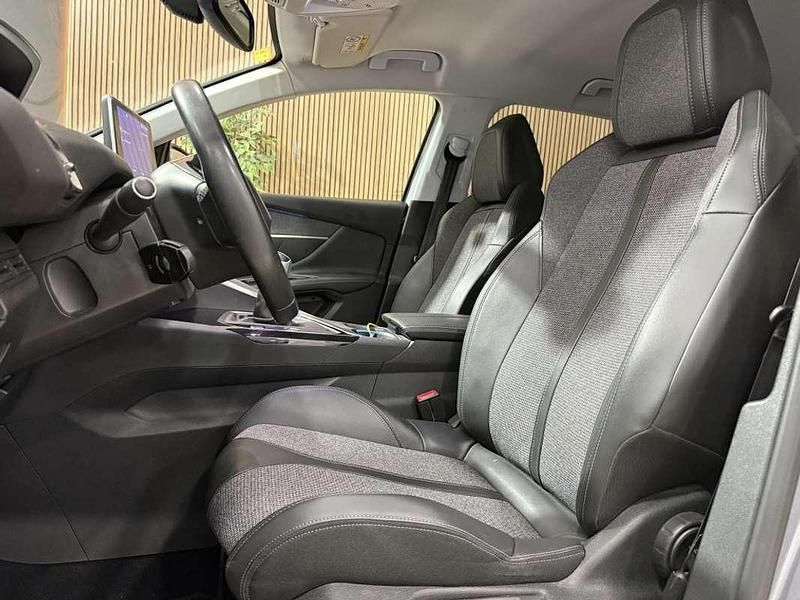 Usado Peugeot 3008 Allure 131 CV (96 kW) 2021 Gris SUV