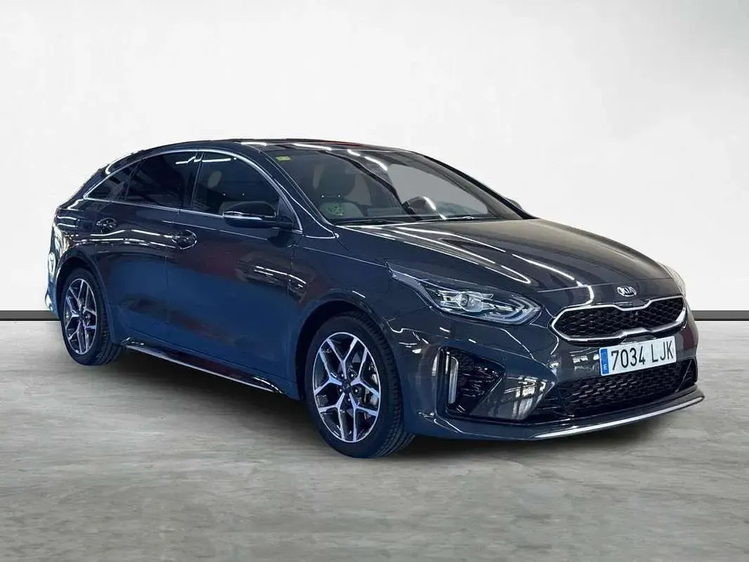 Usado Kia ProCeed GT-Line 140 CV (102 kW) 2020 Gris Familiar