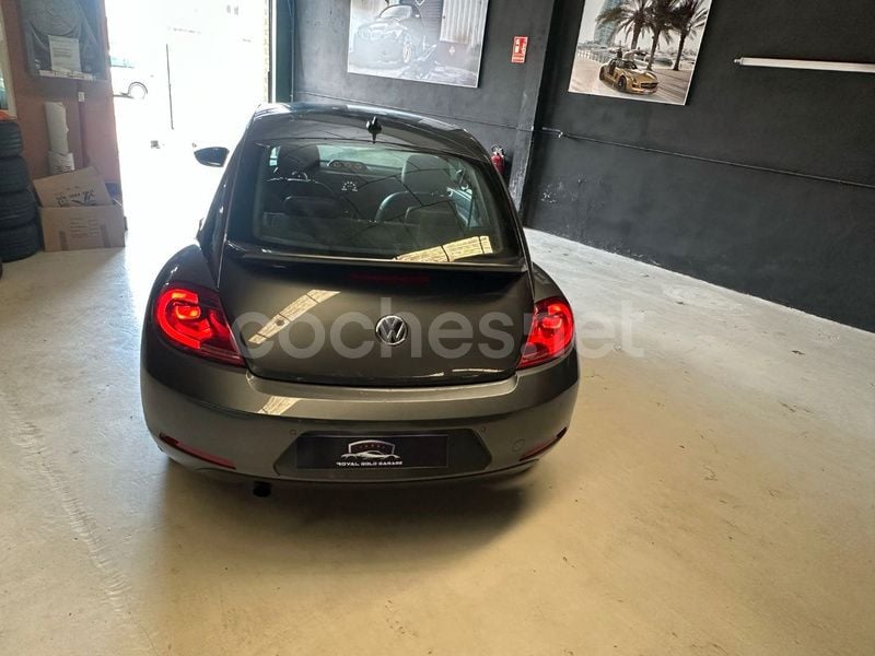 Usado VW Beetle Design 105 CV (77 kW) 2014 Gris / plata Utilitario