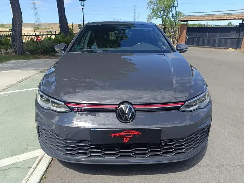 Usado VW Golf VIII GTI 245 CV (180 kW) 2024 Gris / plata Berlina
