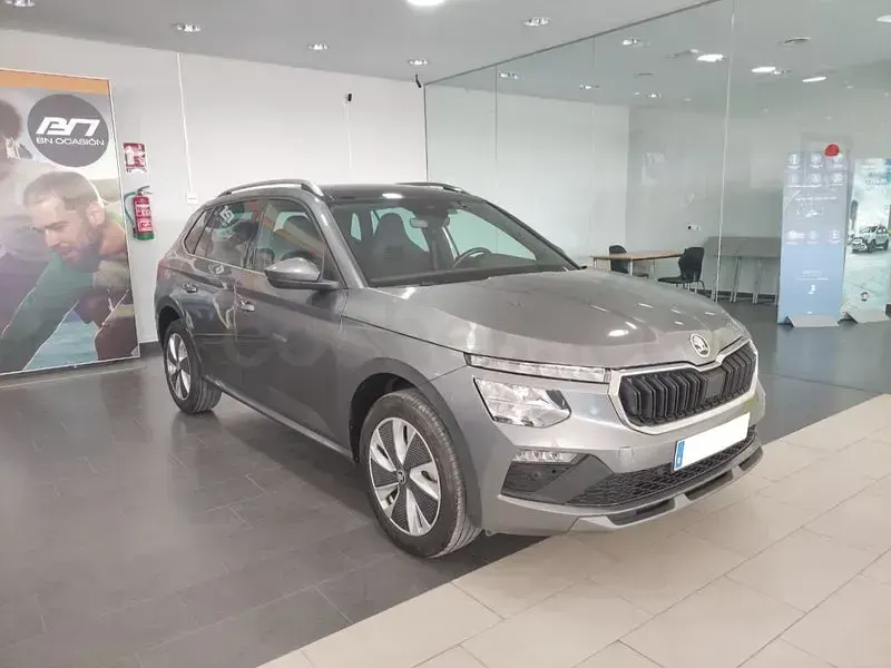 Usado Skoda Kamiq 115 CV (84 kW) 2025 Gris / plata SUV