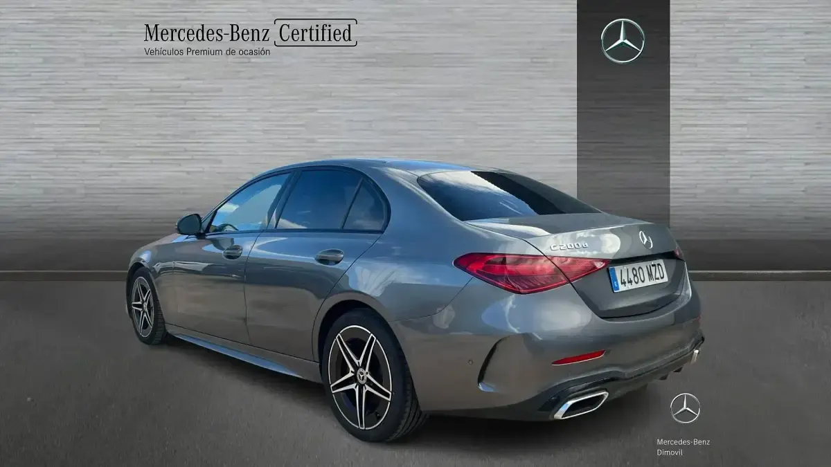 Usado Mercedes C200 AMG line 163 CV (119 kW) 2024 Gris selenita Berlina