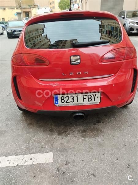 Usado Seat Leon Reference 140 CV (102 kW) 2006 Rojo Utilitario
