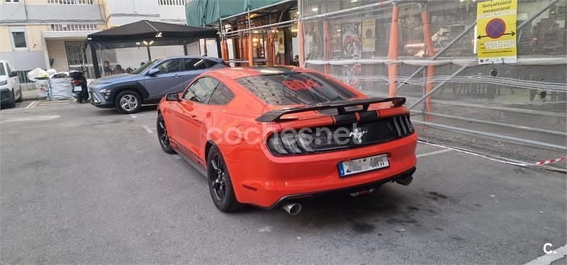 Usado Ford Mustang Fastback 314 CV (230 kW) 2015 Naranja Coupe