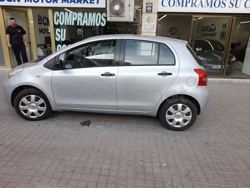 Usado Toyota Yaris Active 69 CV (50 kW) 2009 Gris / plata Utilitario