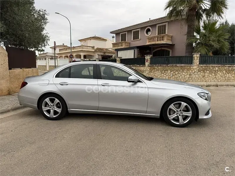 Usado Mercedes E220 194 CV (142 kW) 2016 Gris / plata Berlina