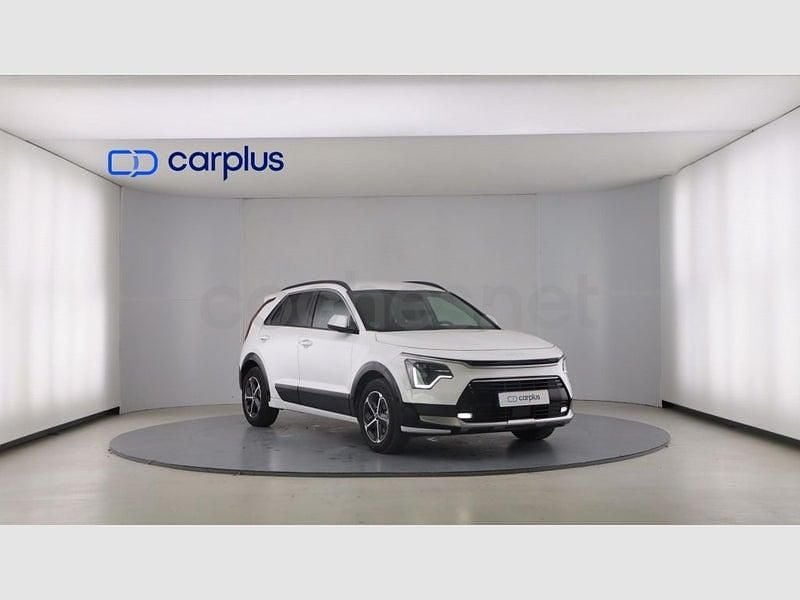 Usado Kia Niro 141 CV (103 kW) 2024 Clear white (sólido) SUV
