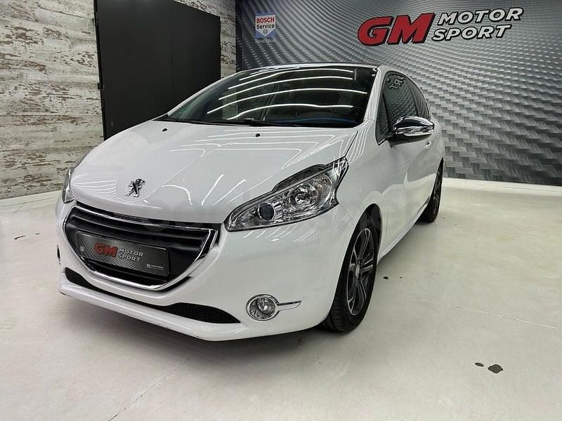 Usado Peugeot 208 Allure 120 CV (88 kW) 2015 Blanco Utilitario