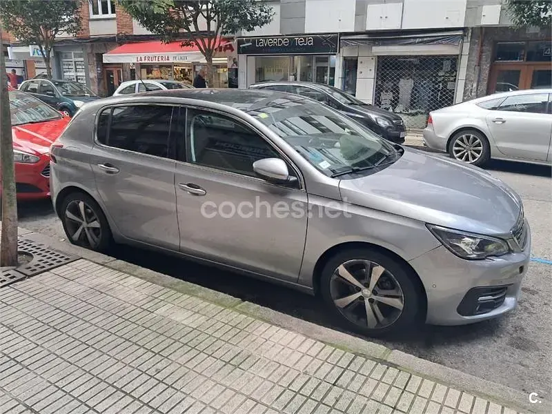 Usado Peugeot 308 Allure 130 CV (95 kW) 2017 Gris / plata Berlina