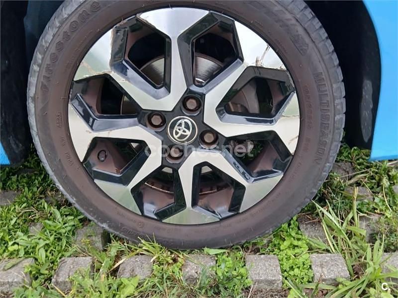 Usado Toyota Aygo X-play 69 CV (50 kW) 2018 Azul Utilitario