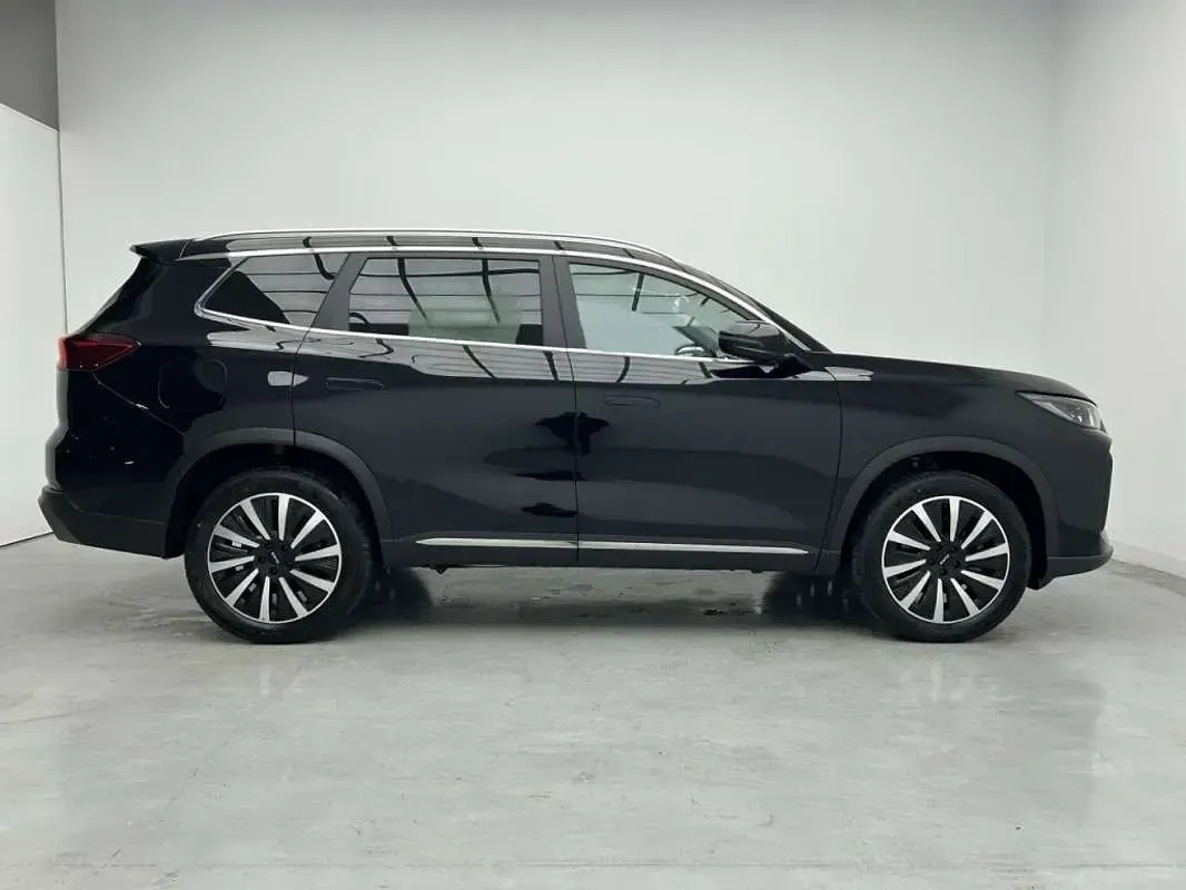 Usado Ebro s800 Luxury 279 CV (205 kW) 2025 Negro SUV