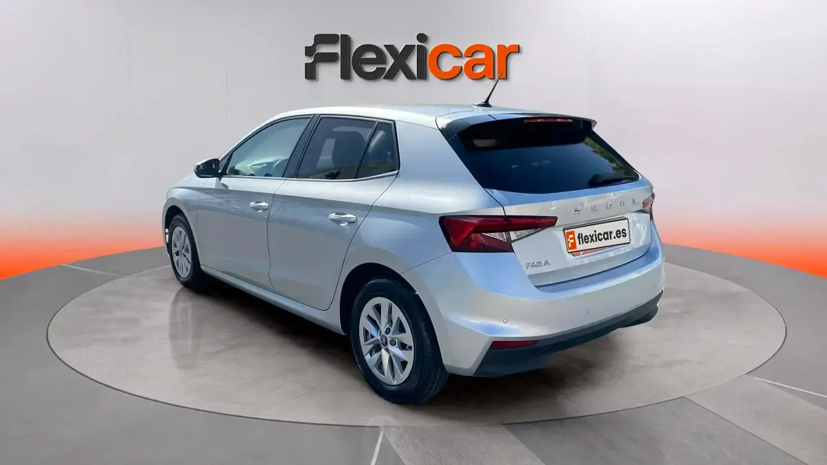 Usado Skoda Fabia Selection 95 CV (69 kW) 2025 Gris Utilitario