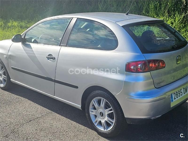Usado Seat Ibiza 64 CV (47 kW) 2005 Gris / plata Utilitario
