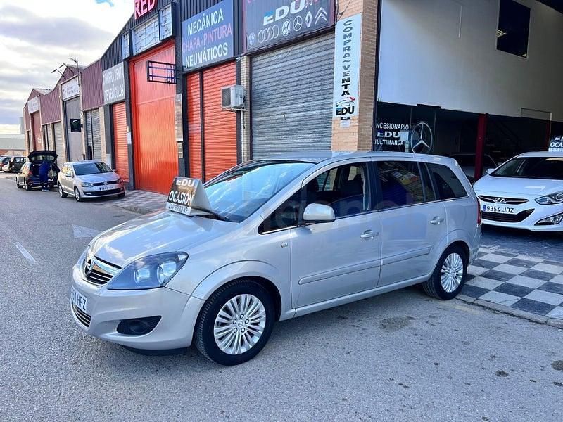 Usado Opel Zafira Enjoy Plus 110 CV (80 kW) 2011 Gris / plata Monovolumen